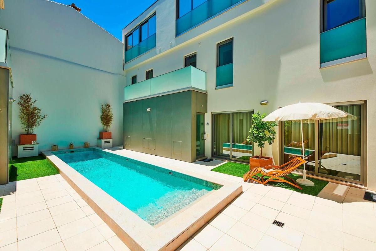 Stunning Townhouse With Pool In Tavira Centre - Housity