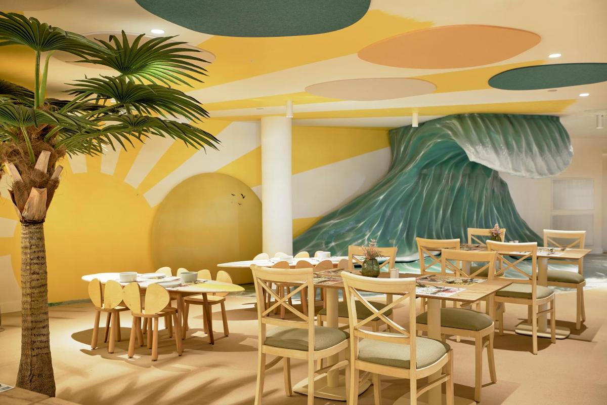 Un restaurante o sitio para comer en Iberostar Waves Gaviotas Park