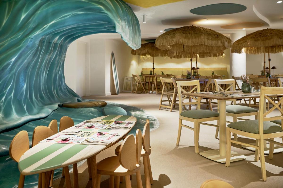 Un restaurante o sitio para comer en Iberostar Waves Gaviotas Park