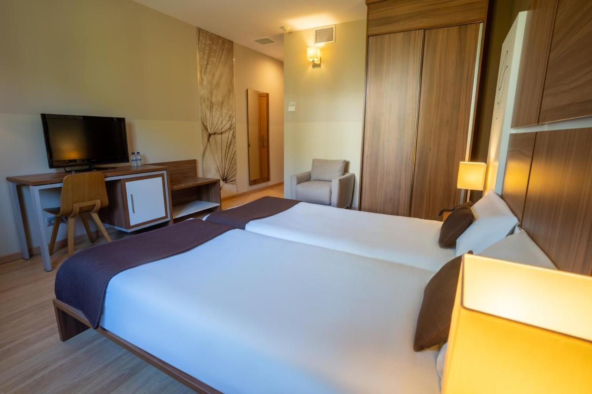 Cama o camas de una habitación en Hotel & Spa Golden Barcelona