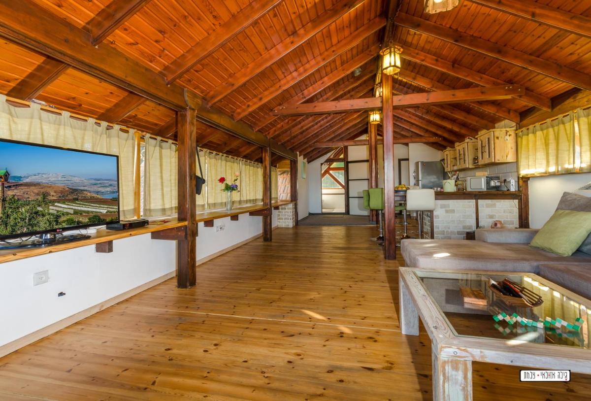 Suitetrails - Beautiful Lake View Wooden House