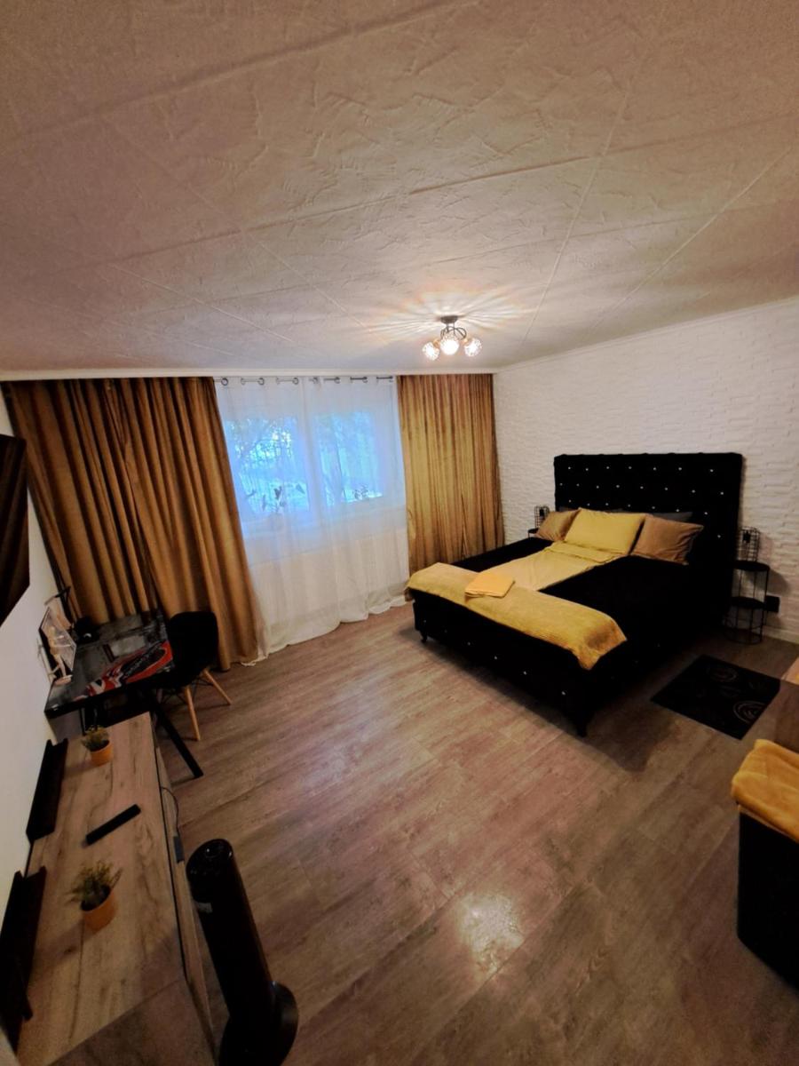 Black Diamond Lux - deluxe riverside apartment - Housity