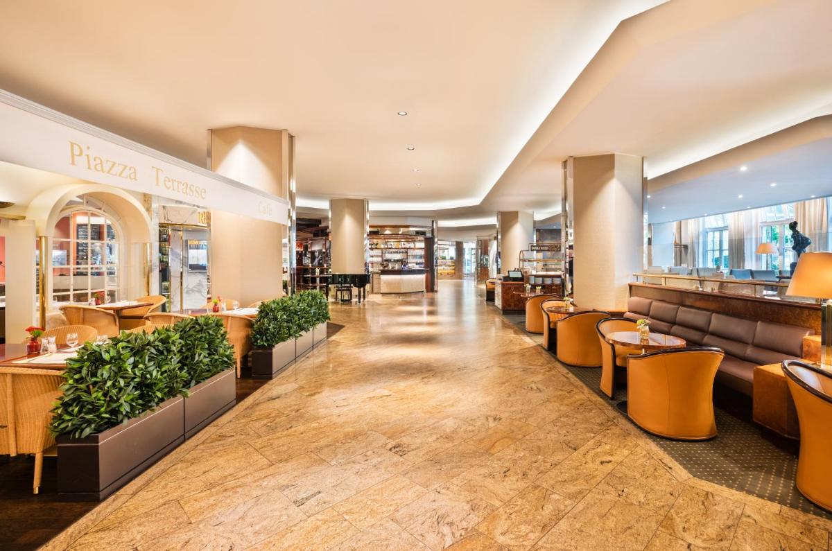 Ein Restaurant oder anderes Speiselokal in der Unterkunft GRAND ELYSEE Hamburg Ein Restaurant oder anderes Speiselokal in der Unterkunft GRAND ELYSEE Hamburg