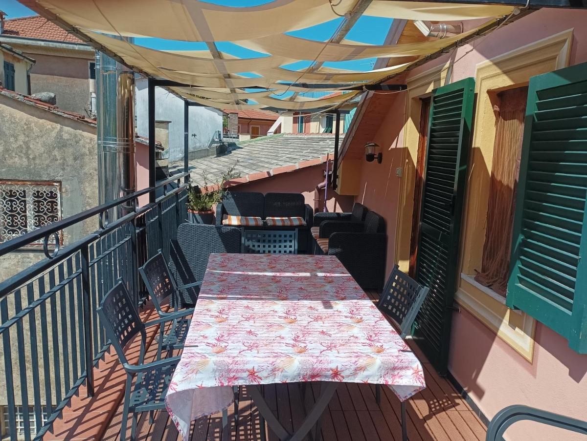DELIZIOSO ATTICO CON AMPIO TERRAZZO e GARAGE A DUE PASSI DAL MARE e DALLE CINQUETERRE LT-0485 - Housity