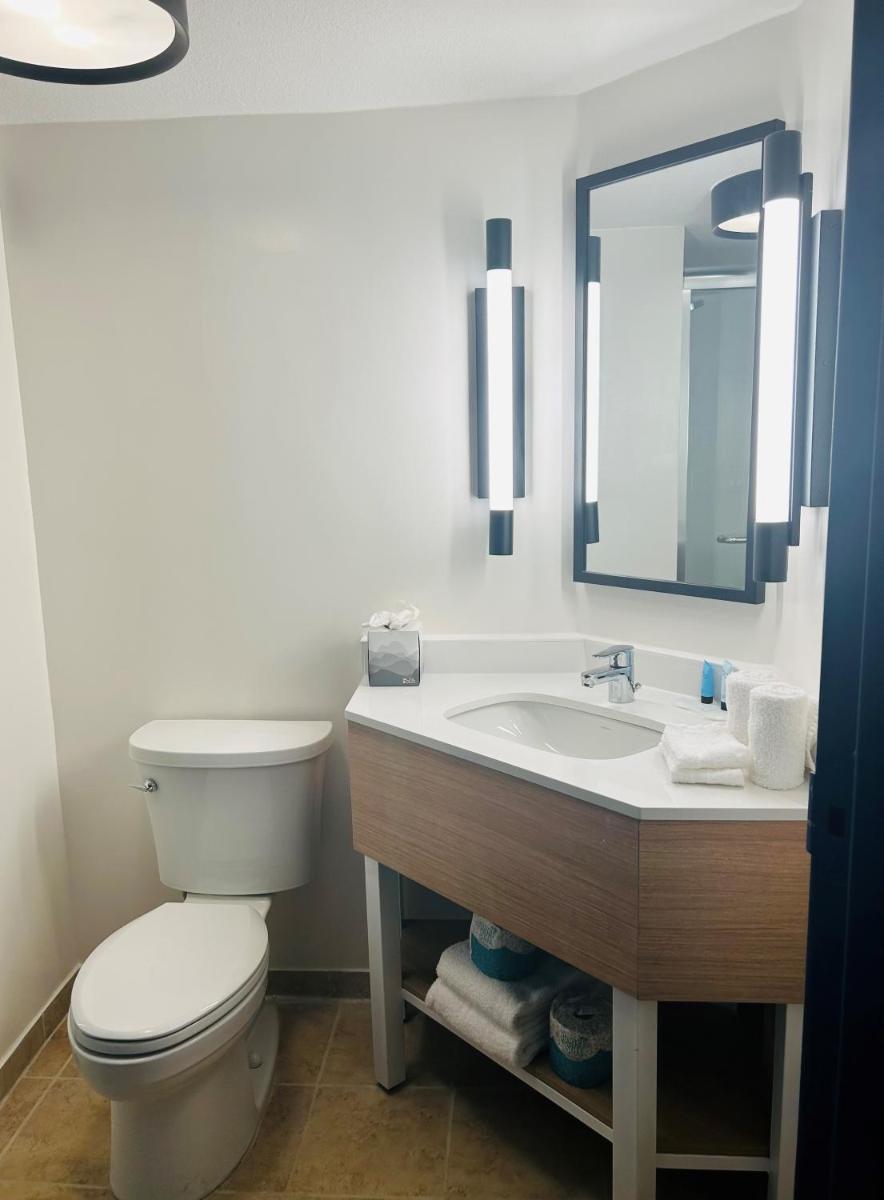 Brandon Center Hotel - Housity