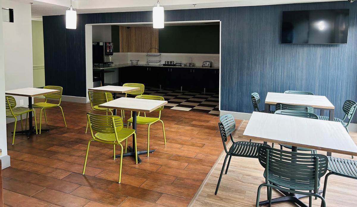 Brandon Center Hotel - Housity