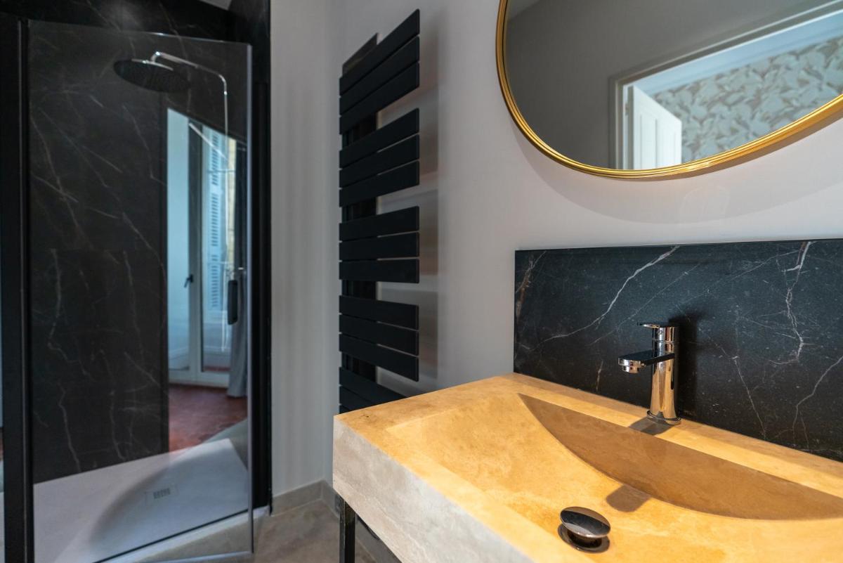 L'Heure Bleue - Housity