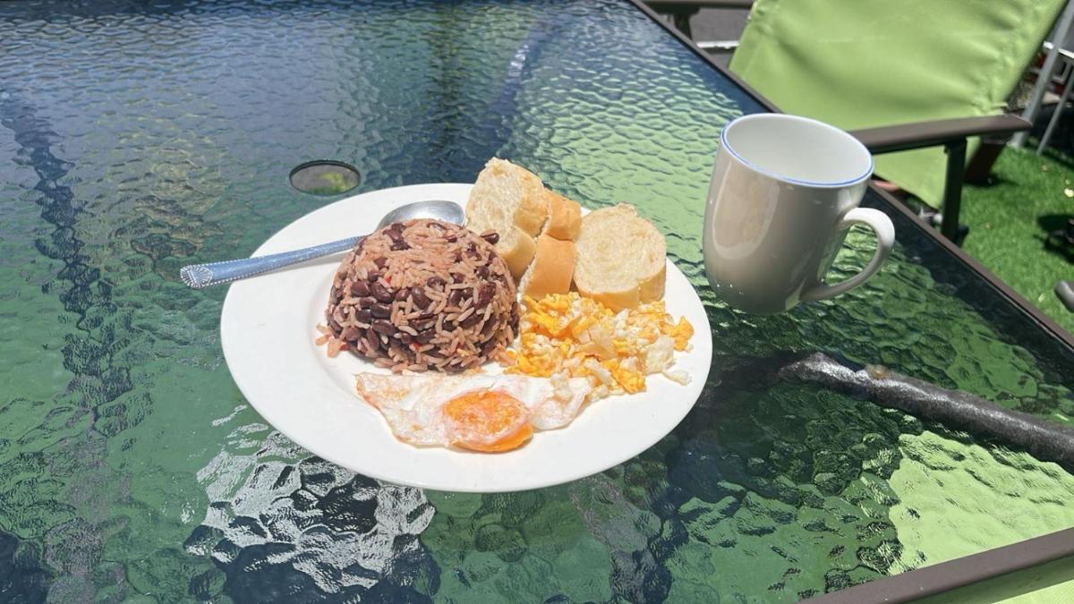 Rivera Family Airport Apartments - Housity