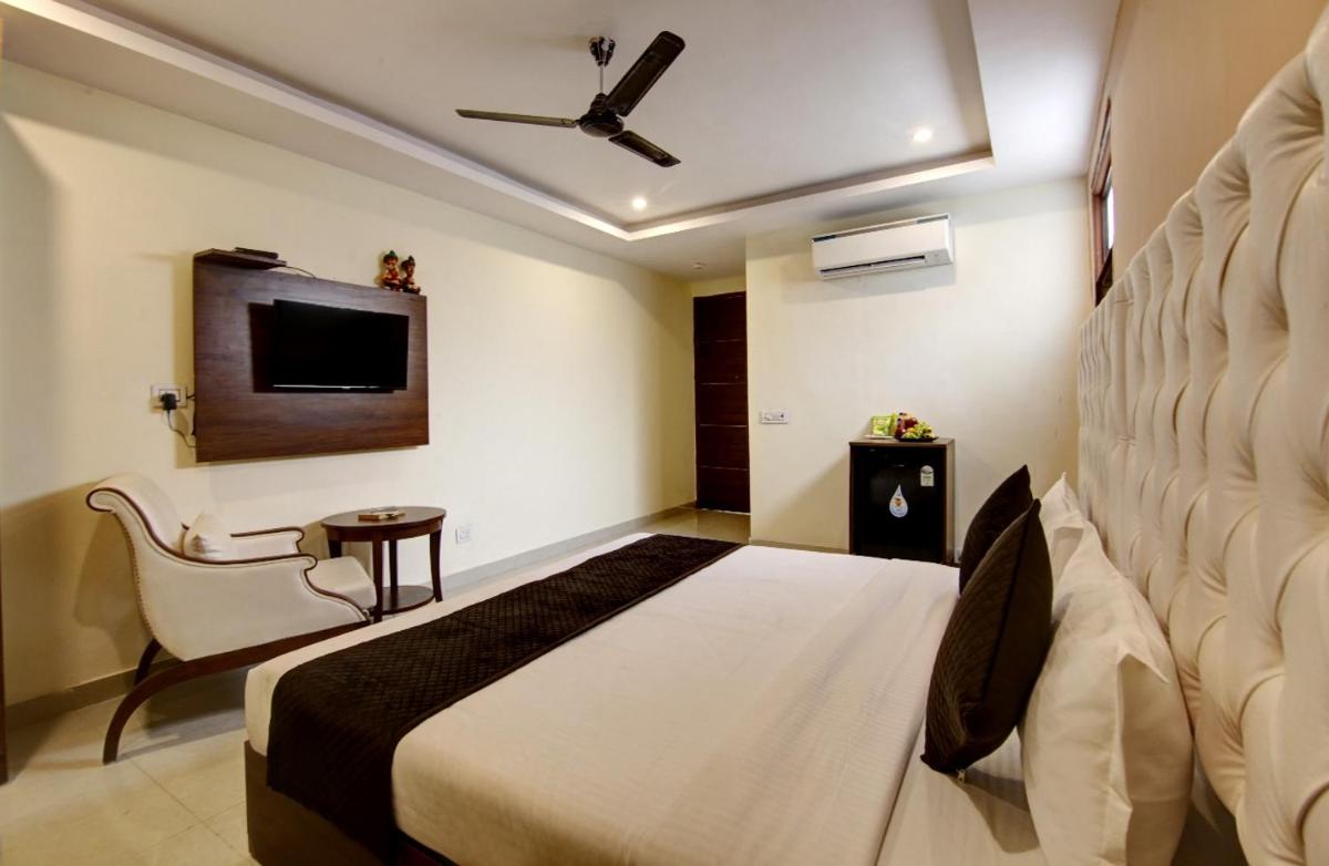 Laxmi Mahal Hotel - Housity
