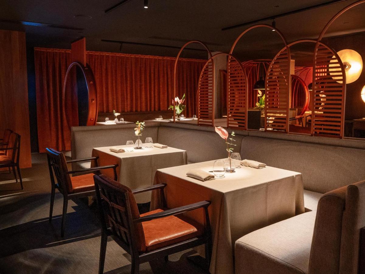 Un restaurante o sitio para comer en Hotel Baobab Suites