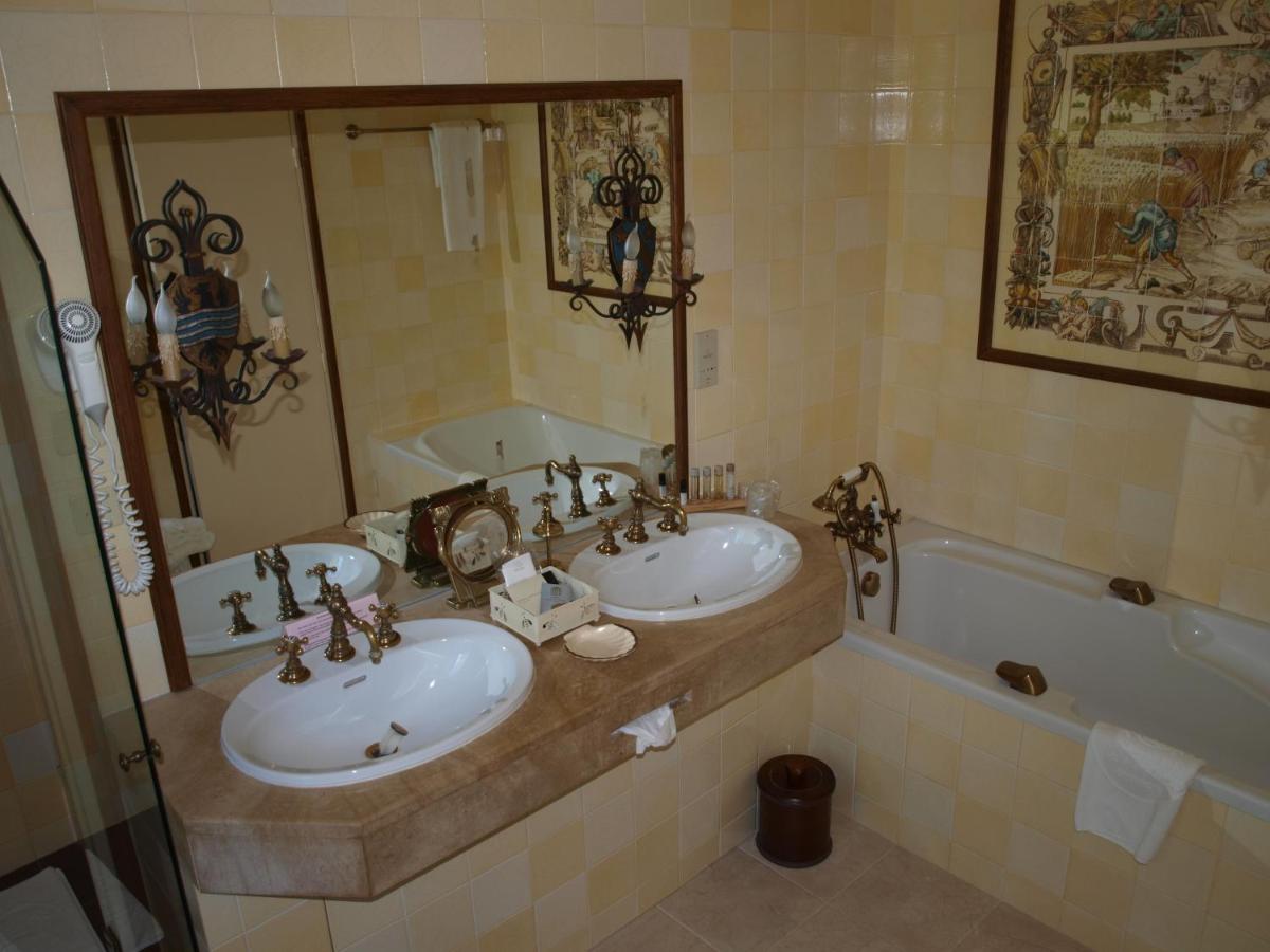 Salle de bains dans l'établissement Château de Vault de Lugny