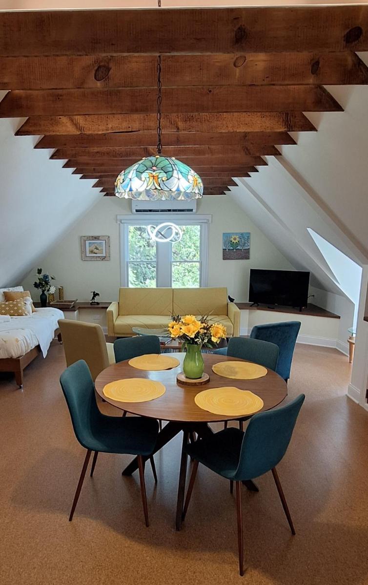 The Oak Park Loft - Housity