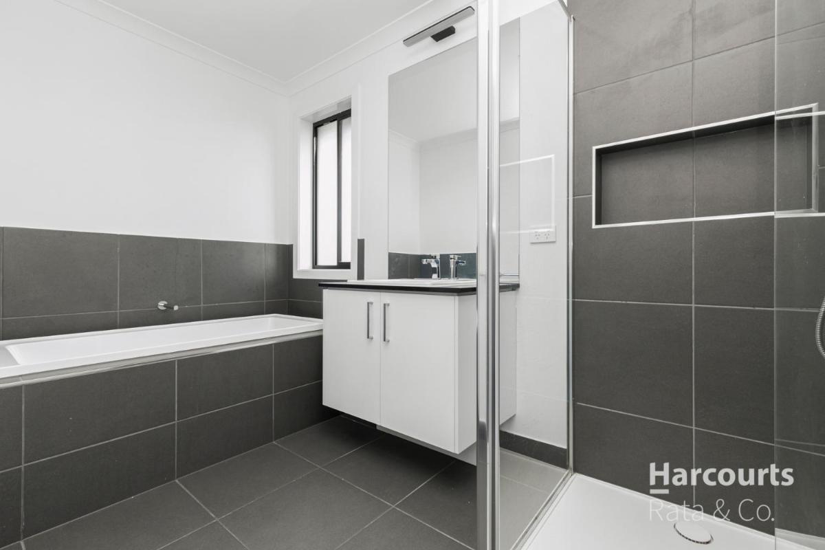 Whole House with 4QB - 44 Aspect - 30 minutes from Melbourne International Airport - 2 Minutes to Westfield Shopping Center - Housity