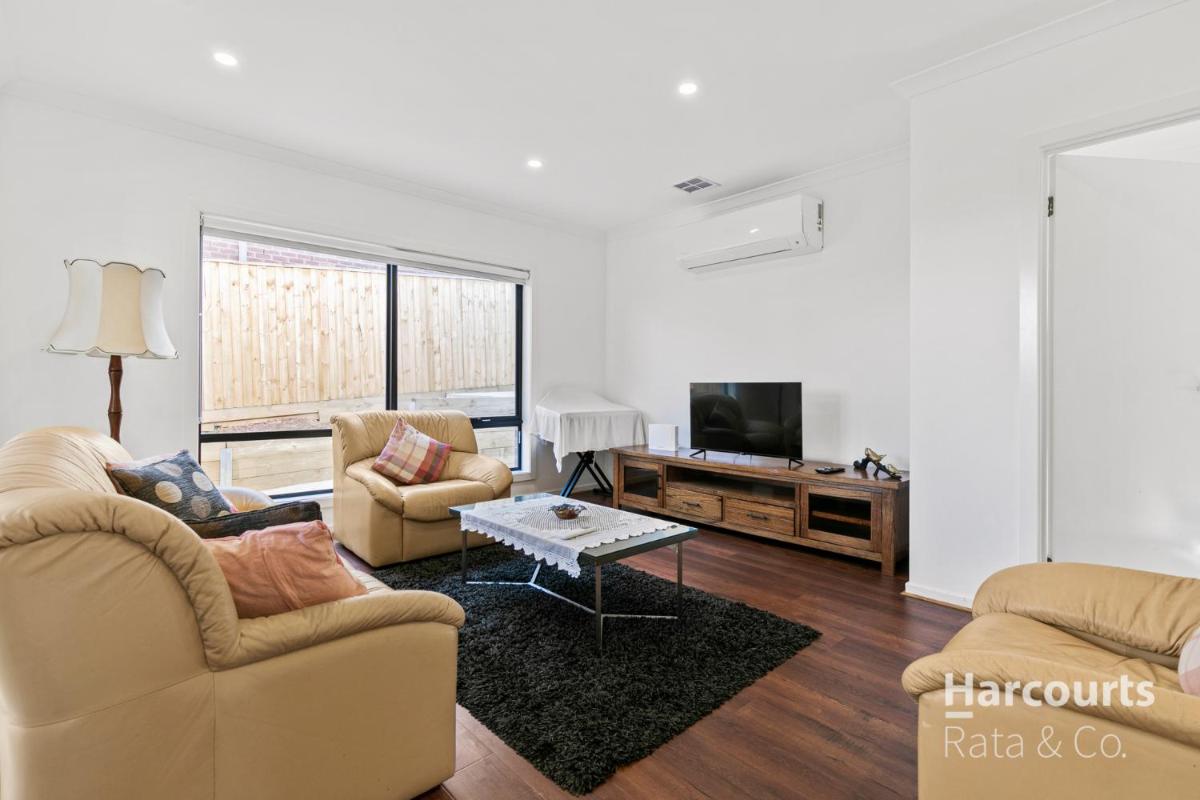 Whole House with 4QB - 44 Aspect - 30 minutes from Melbourne International Airport - 2 Minutes to Westfield Shopping Center - Housity