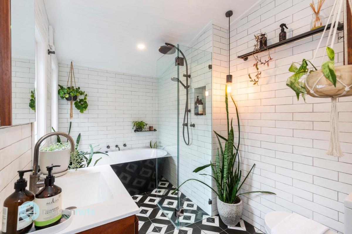 Surry Hills 2 Bed 1 Bath Terrace Great Location - Housity