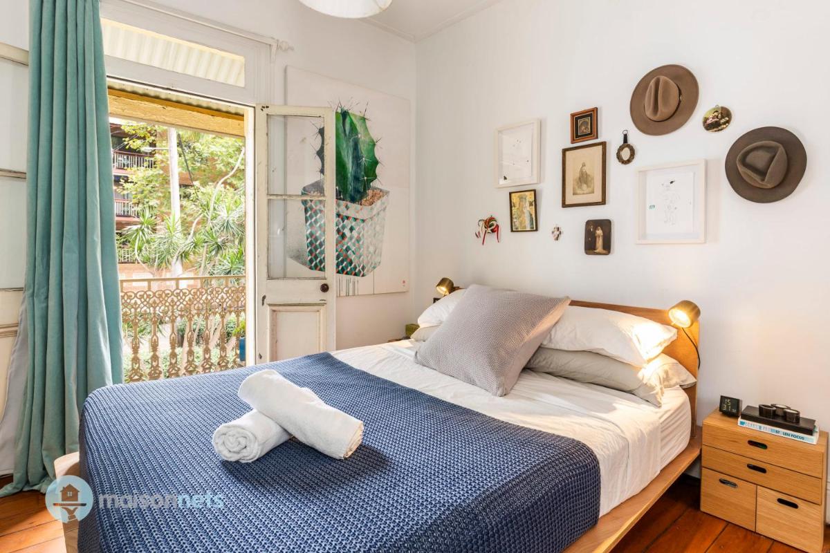 Surry Hills 2 Bed 1 Bath Terrace Great Location - Housity