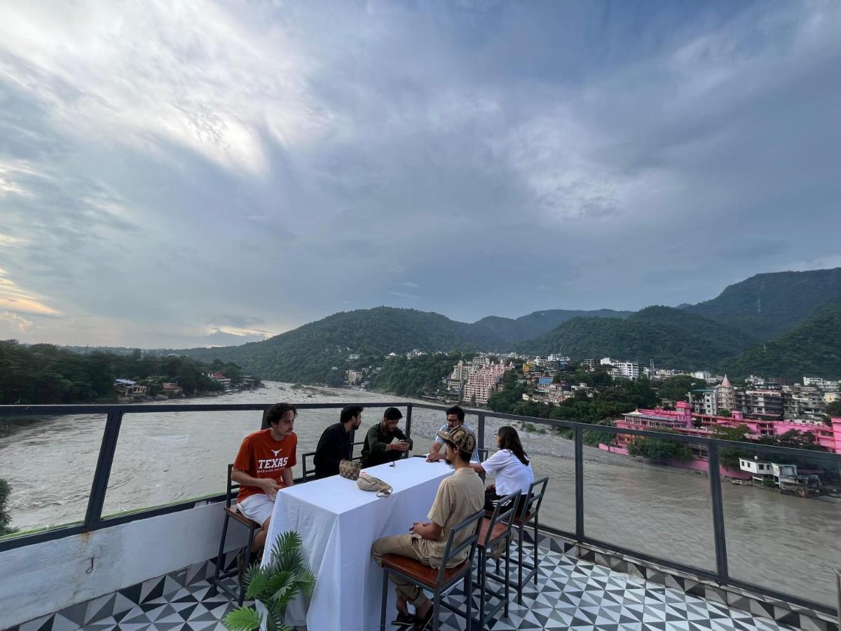 Joey's By The Ganges - Hizvo