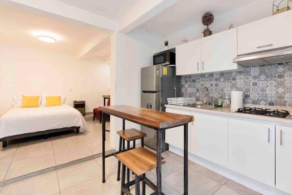 In & Out Studio, Romantic Zone First Floor - Hizvo