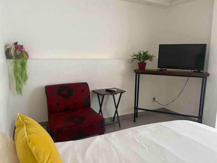 In & Out Studio, Romantic Zone First Floor - Hizvo