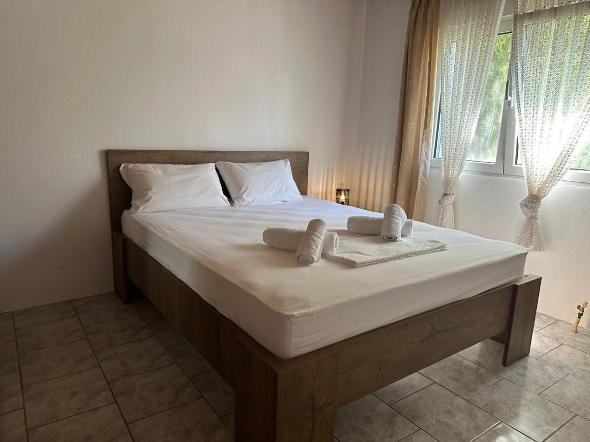 Moustaki Apartments - Housity