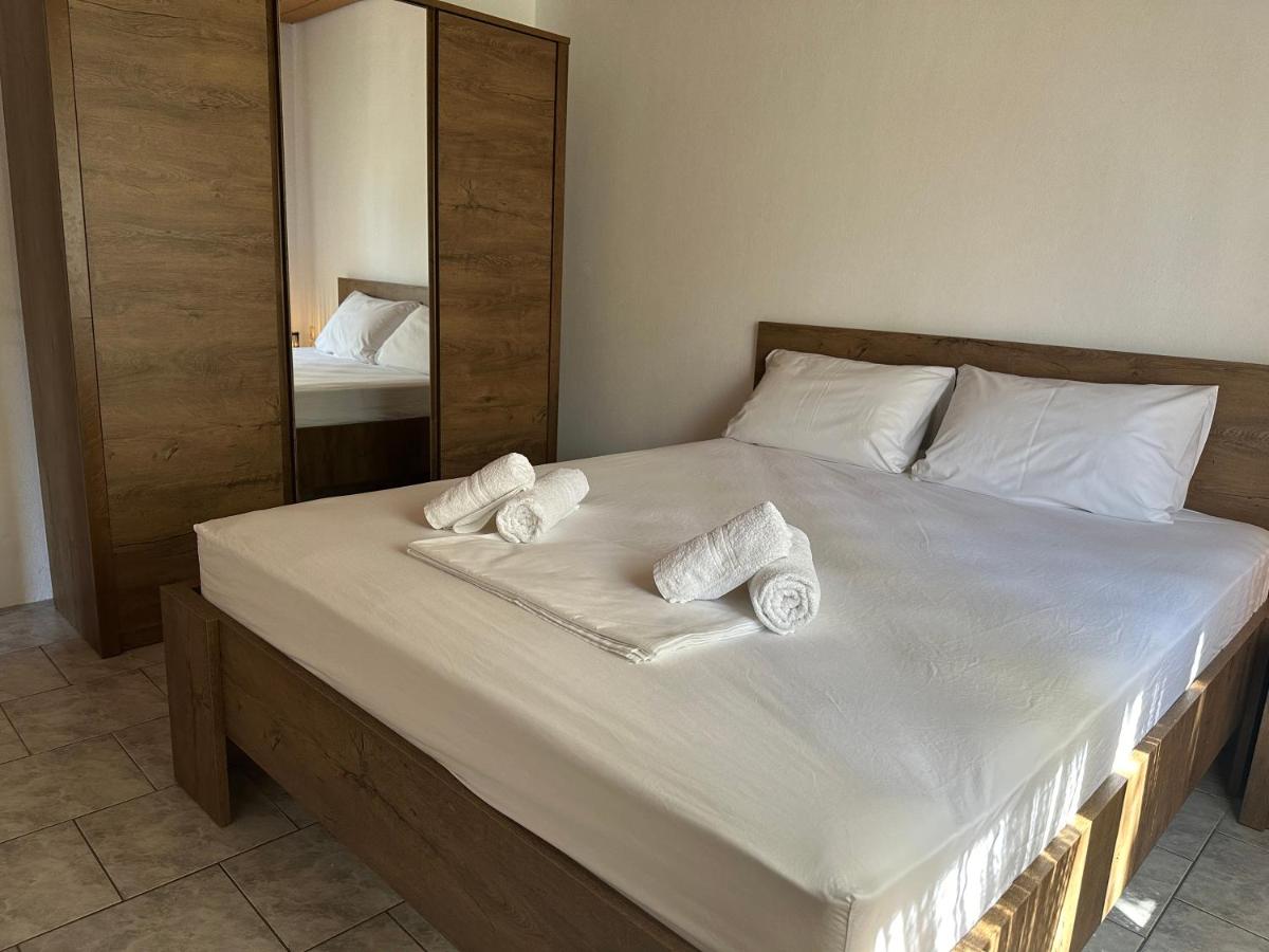 Moustaki Apartments - Housity