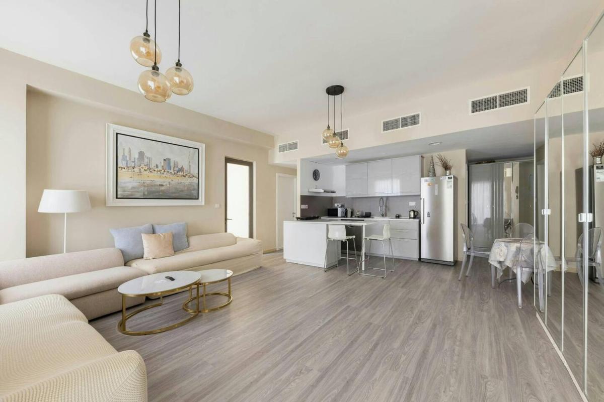 Suitetrails - Elegant JBR 1 Bedroom Modern Apt