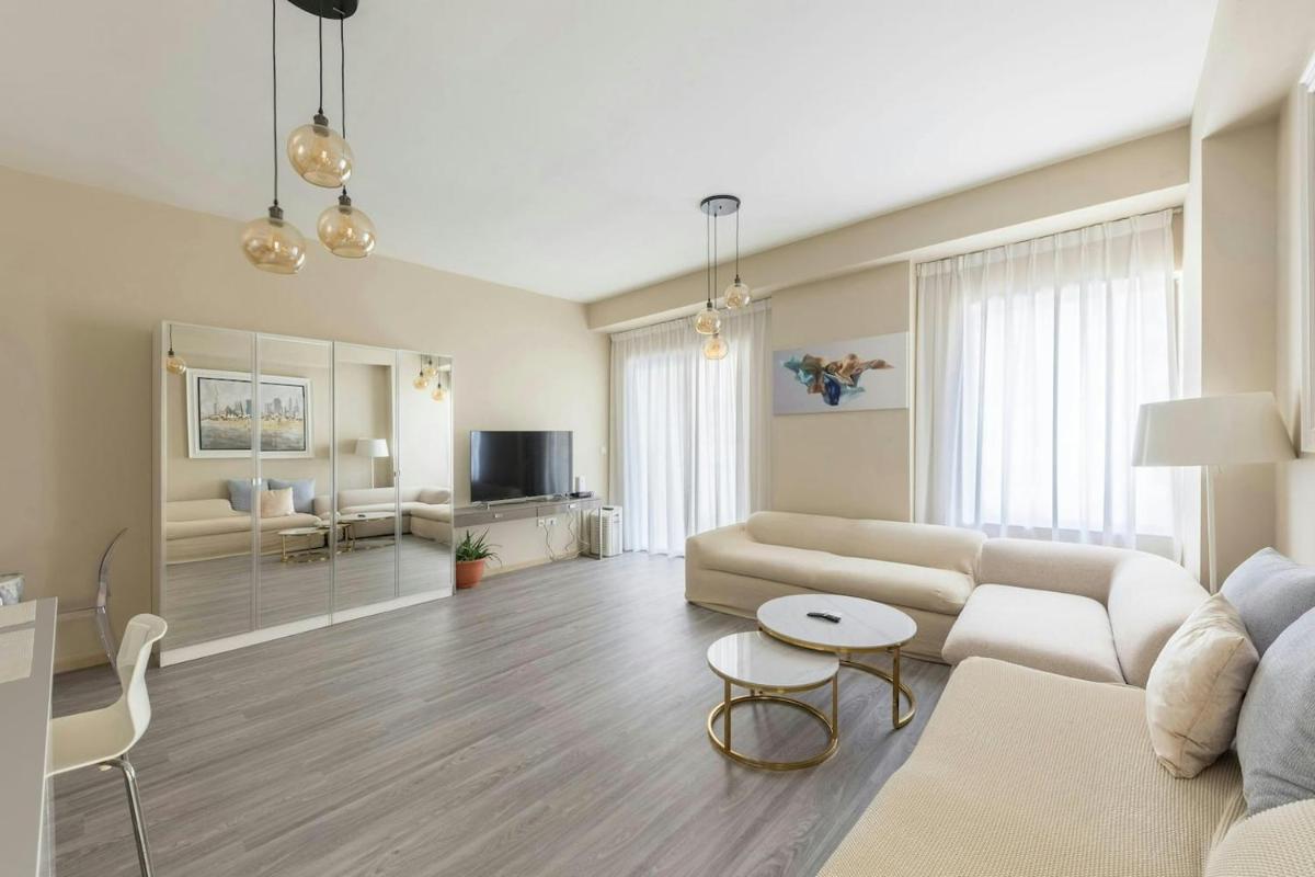 Suitetrails - Elegant JBR 1 Bedroom Modern Apt