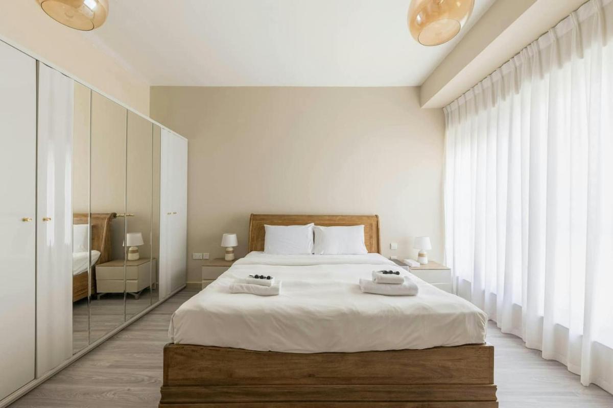 Suitetrails - Elegant JBR 1 Bedroom Modern Apt
