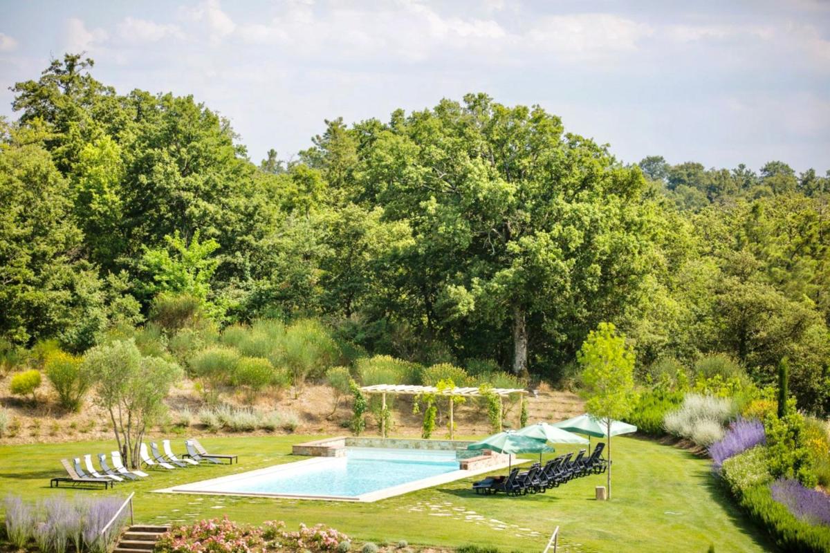 Luxury Resort with swimming pool in the Tuscan countryside, Villas on the ground floor with private outdoor area with panoramic view - Housity
