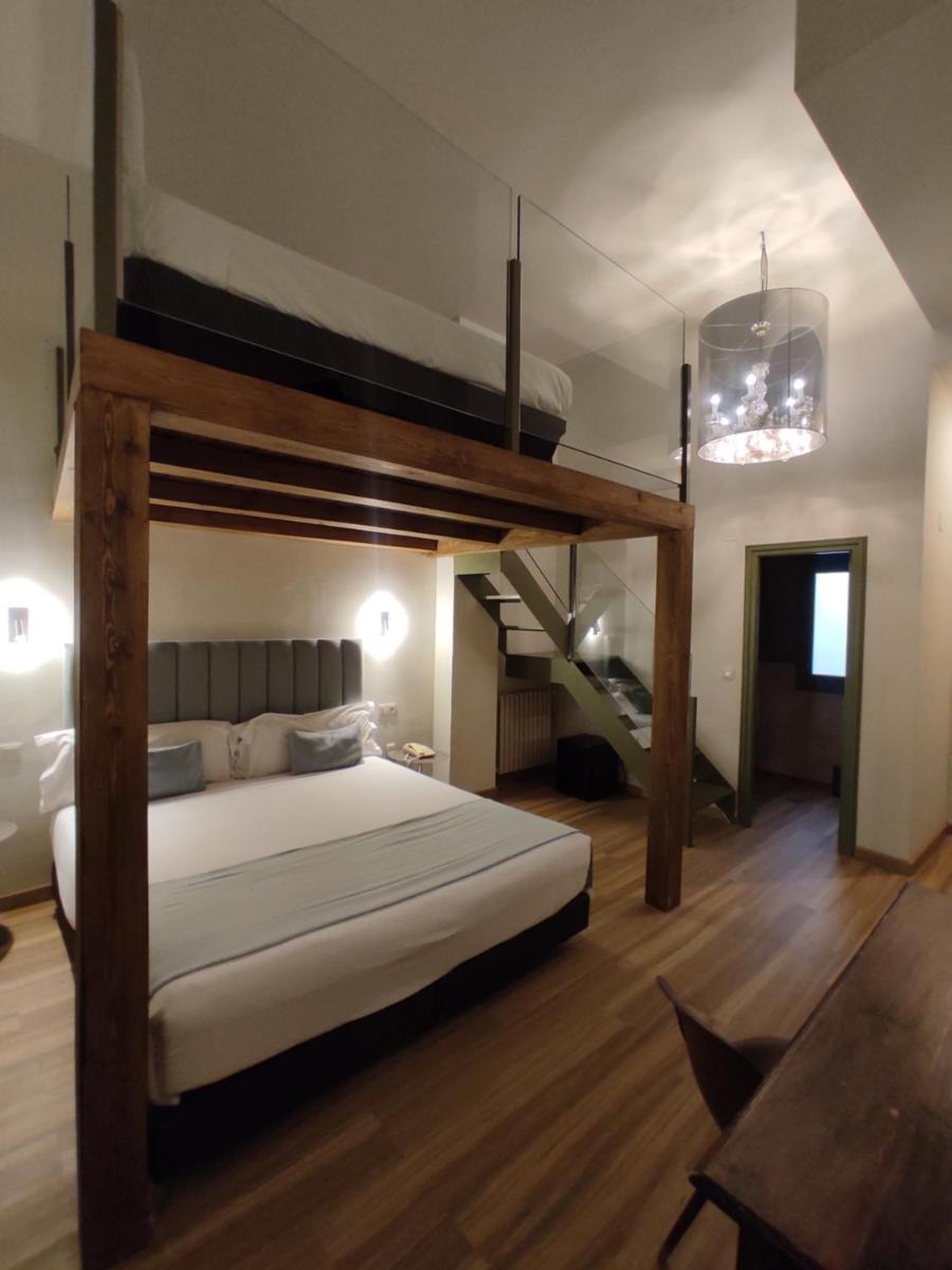 Cama o camas de una habitación en Hotel Leonor de Aquitania