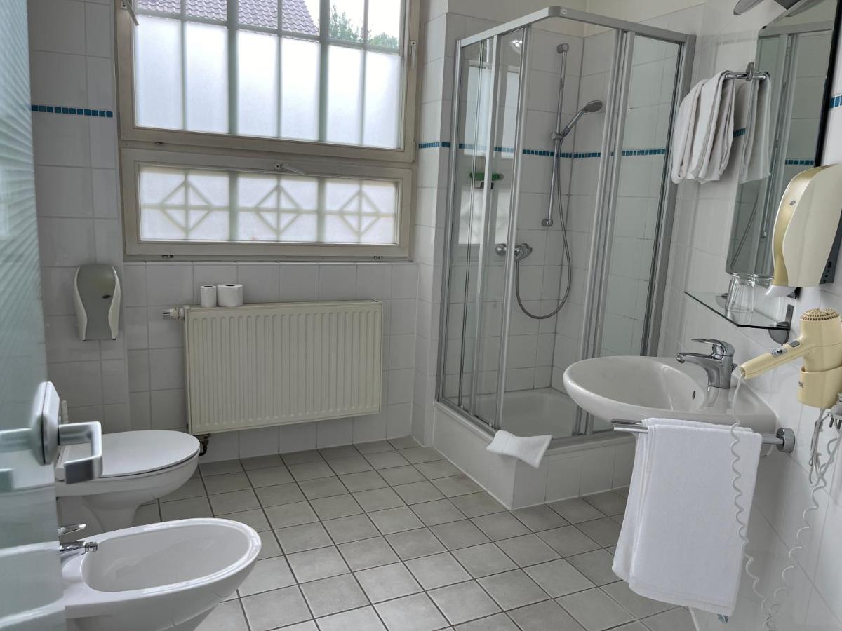 Hotel Hahn Gondelsheim - Housity