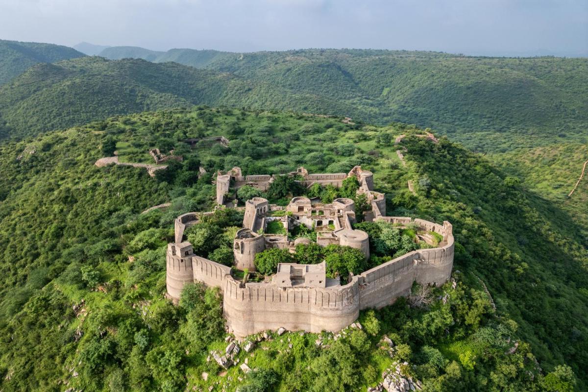 Dhulagarh Heritage Palace Hotel Near Jaipur - Housity