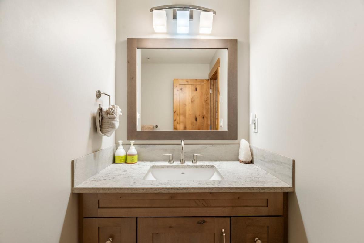 Spring Creek Condo by Canadian Rockies Vacation Rentals - Housity