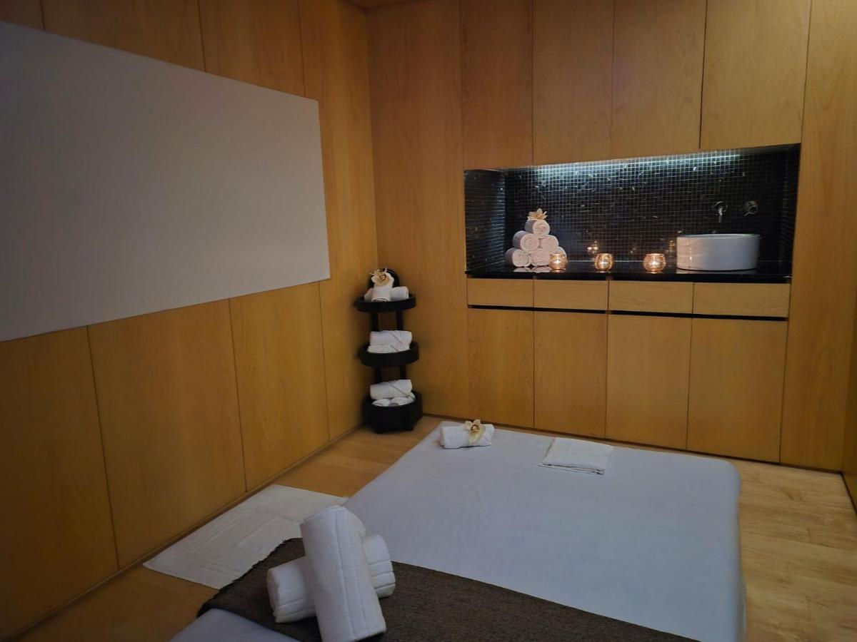 Uma televisão e/ou sistema de entretenimento em VIP Grand Lisboa Hotel & Spa