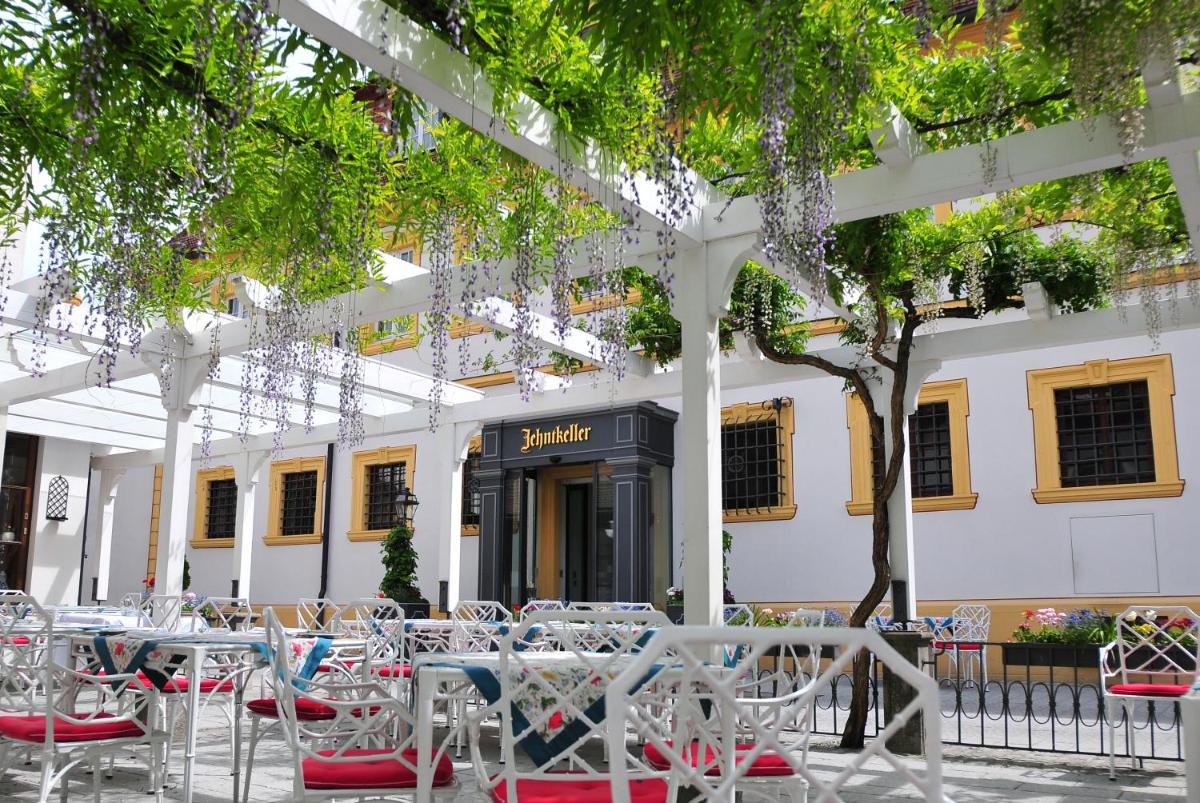 Romantik Hotel Zehntkeller - Housity