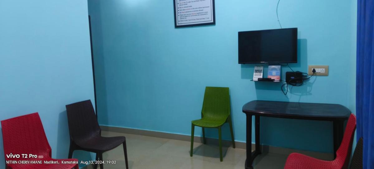 NITHIN HOMESTAY, 3 bedrooms and 1 living room. - Housity
