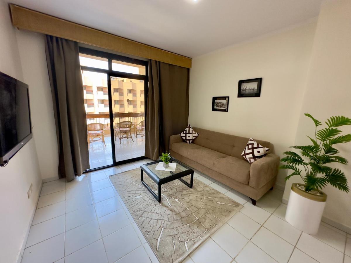 Gaddis Hotel, Suites and Apartments - Housity