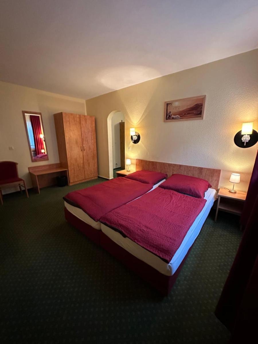 Hotel Holl Beyra - Housity