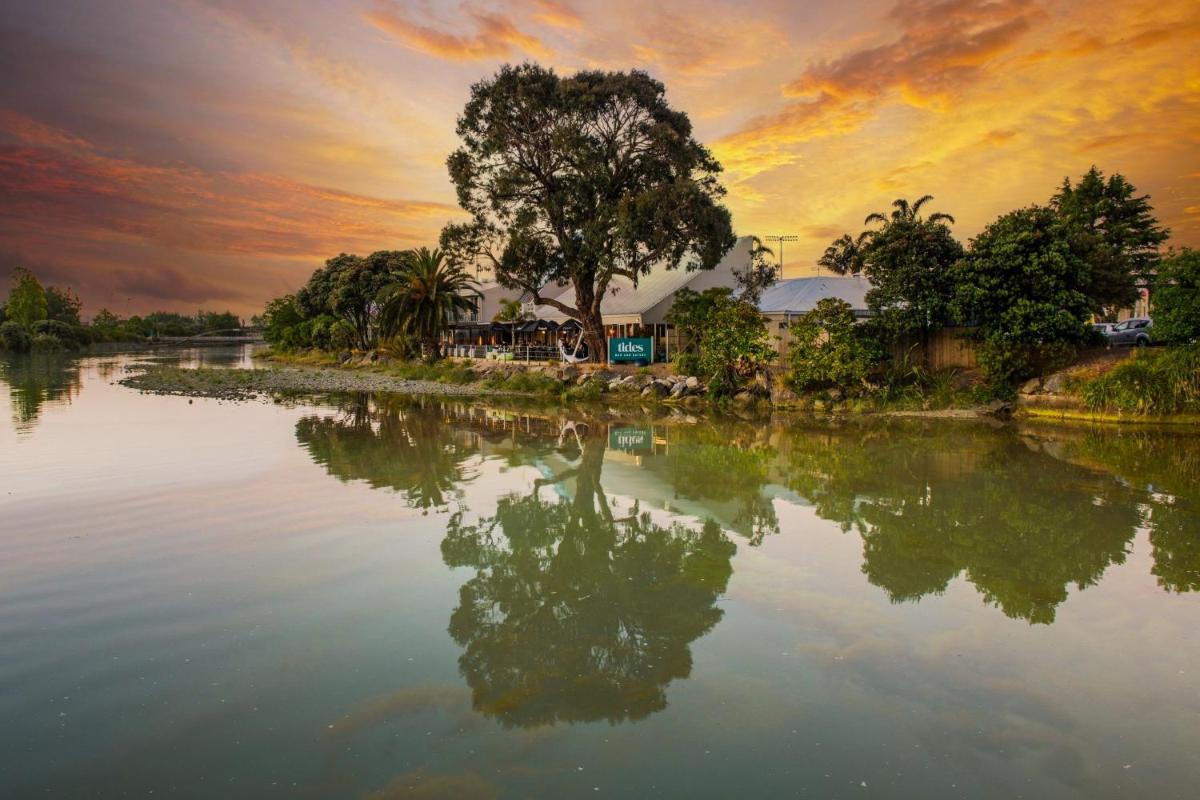 Tides Hotel - Housity