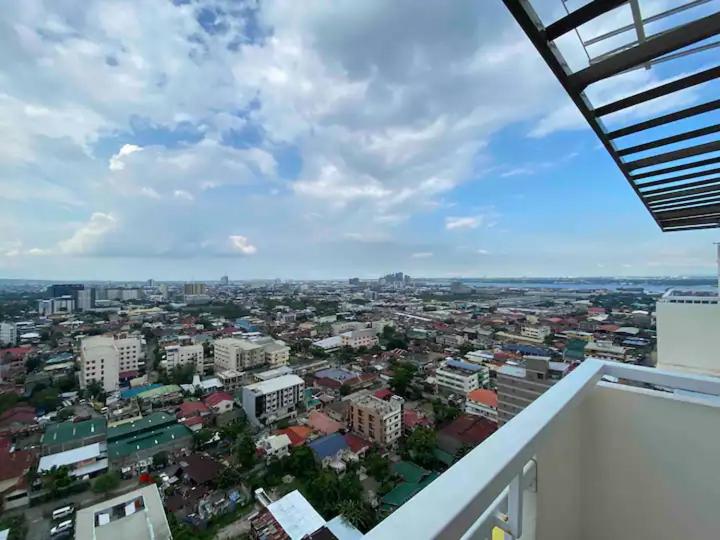 Suitetrails - Family Stay for 10 with Pool Near Ayala and SM Cebu