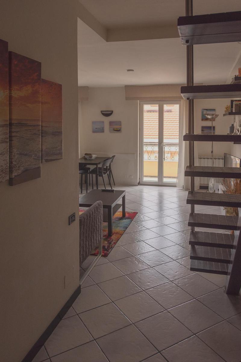 Cà Mea SUL PORTO DI ONEGLIA - Housity
