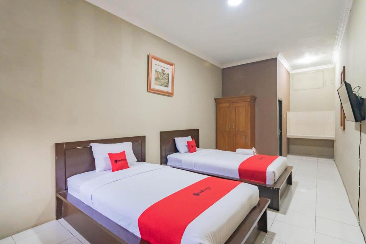 RedDoorz near Pantai Karang Hawu Pelabuhan Ratu - Housity