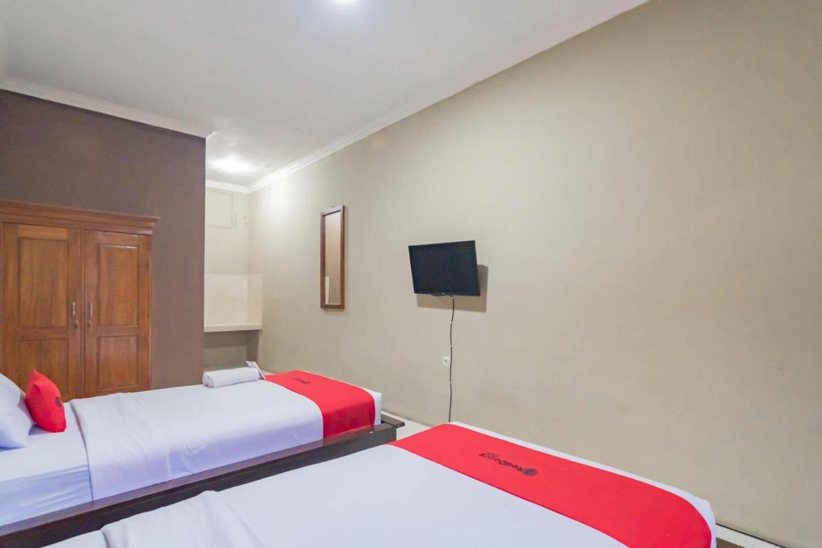 RedDoorz near Pantai Karang Hawu Pelabuhan Ratu - Housity
