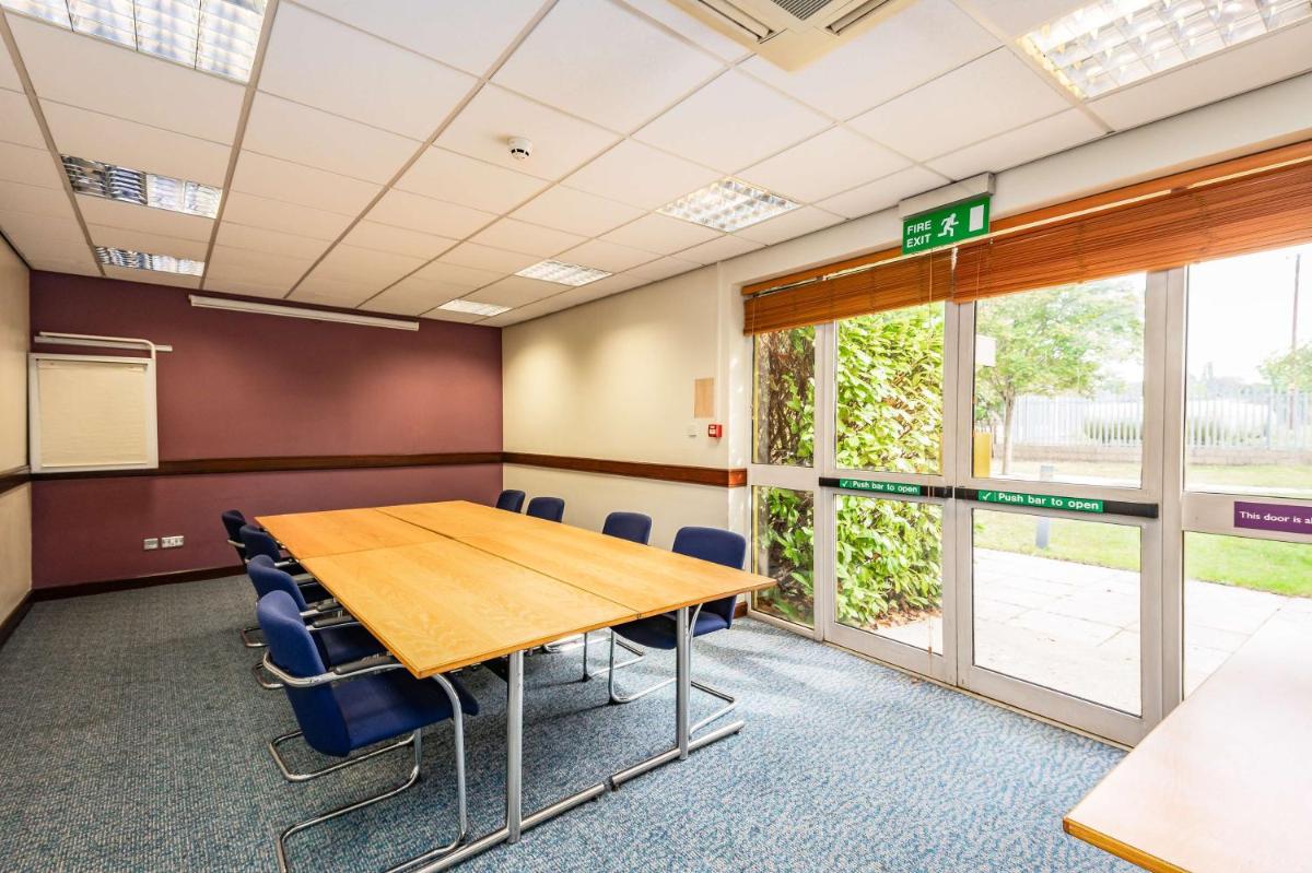 Milestone Peterborough Hotel A1M, Sure Hotel Collection by Best Western - Housity