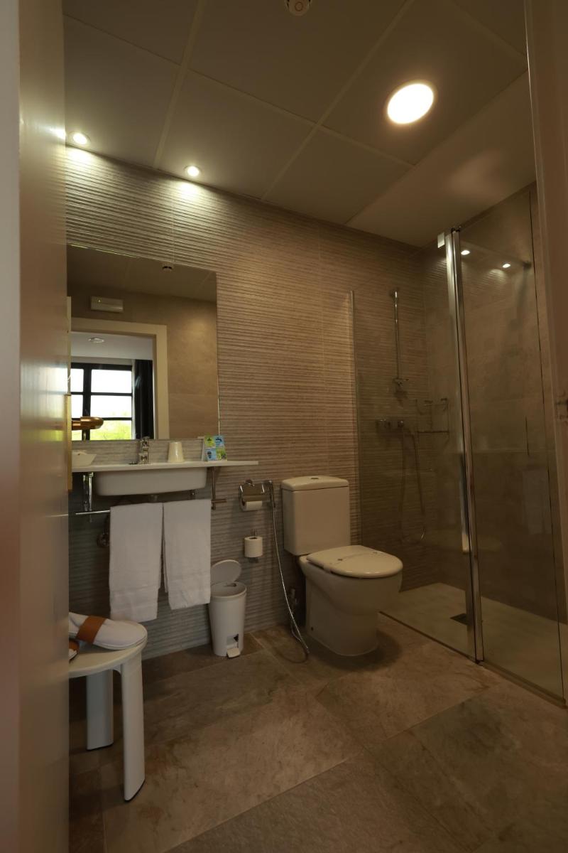 Hotel The Park Derio - Housity