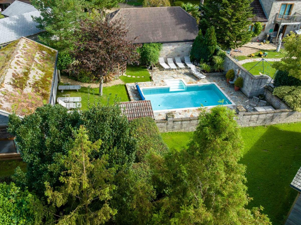 Tor Farm Lodges - Private Hot Tubs, Shared Seasonal Outdoor Pool, Dog Friendly - Housity