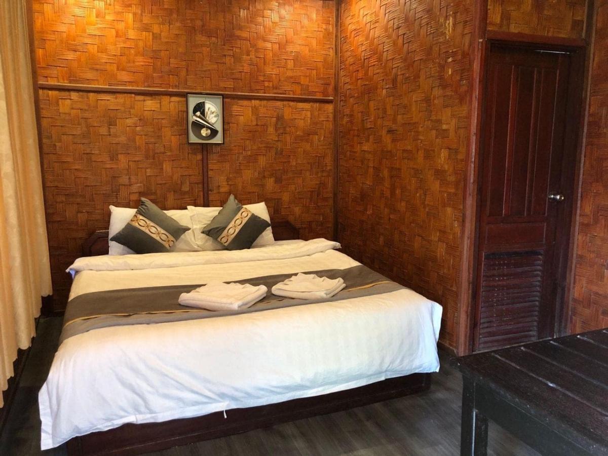 Vang Vieng Bungalows - Housity