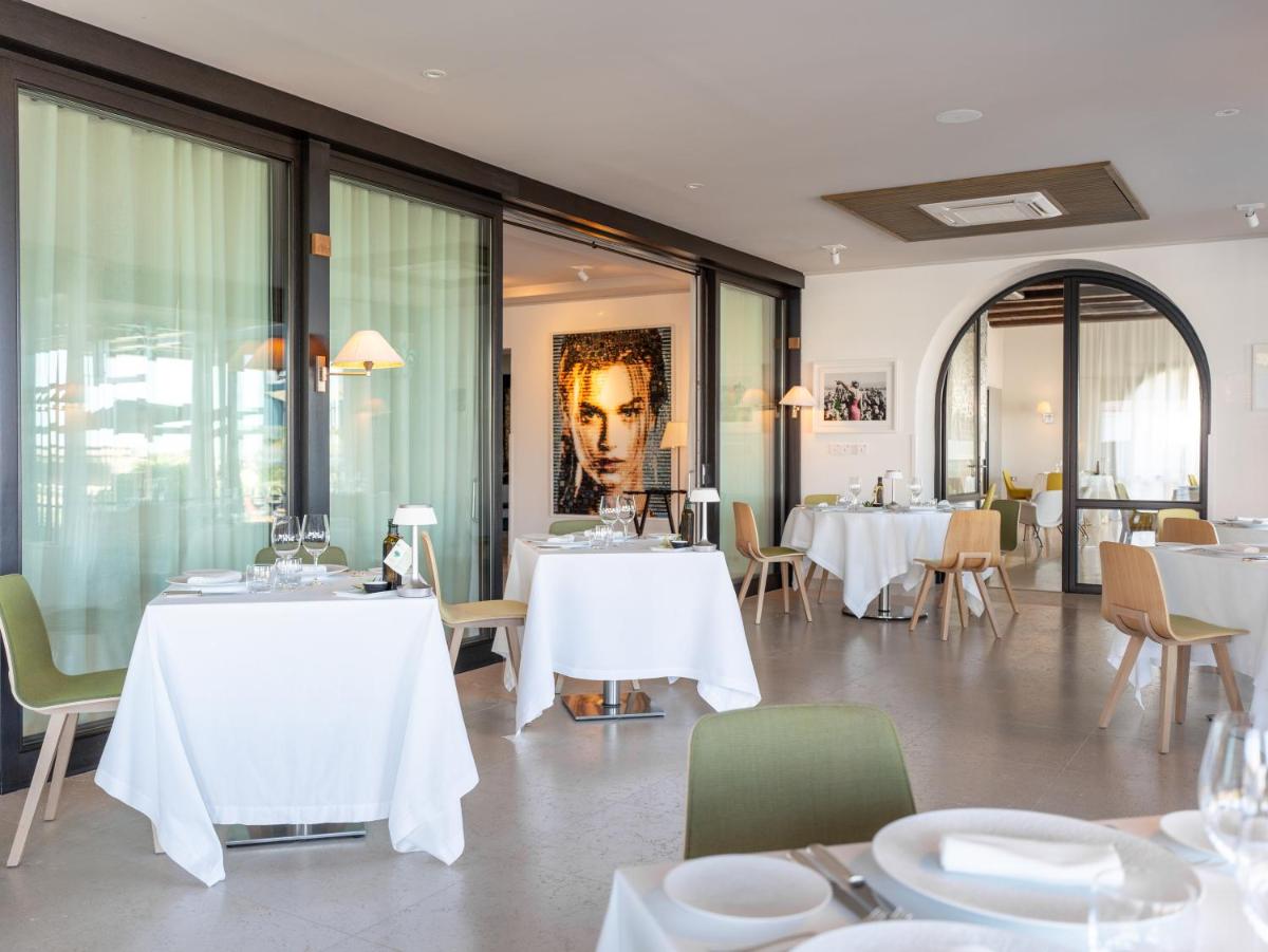 Restaurant ou autre lieu de restauration dans l'établissement La Villa Calvi