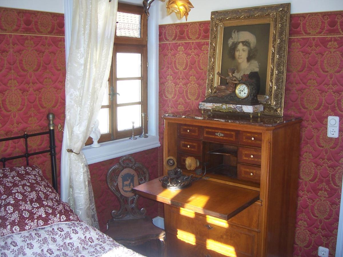 Roter Löwe - Housity