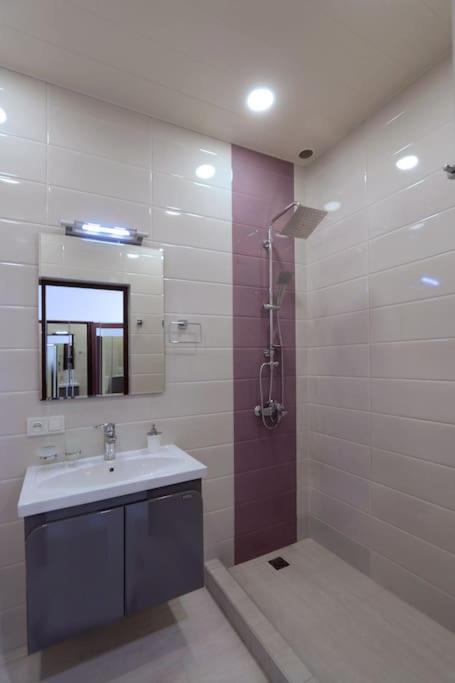 Suitetrails - Cozy Apartment in the City Center